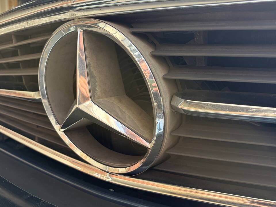 Image 21/88 of Mercedes-Benz 380 SL (1984)