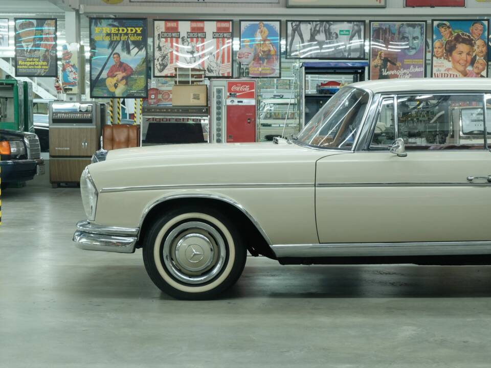Image 13/50 of Mercedes-Benz 300 SE (1966)