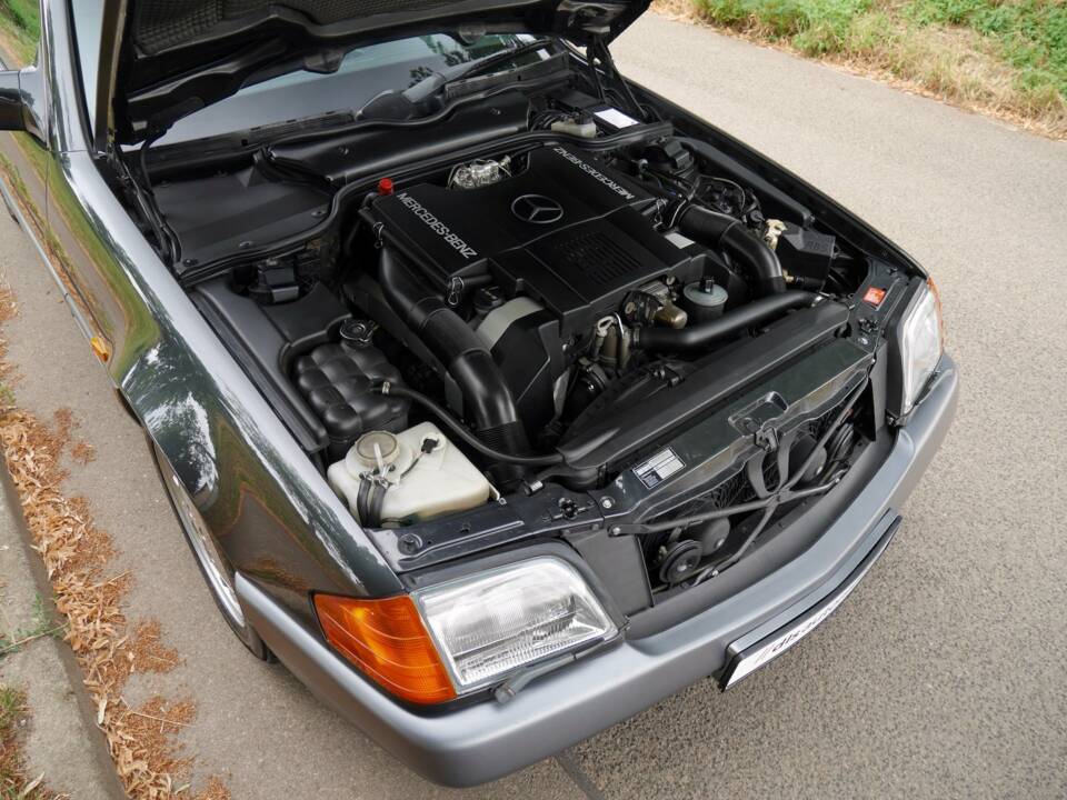 Immagine 44/47 di Mercedes-Benz 500 SL (1900)