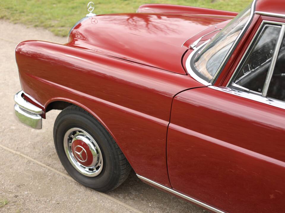 Image 20/50 of Mercedes-Benz 220 (1967)