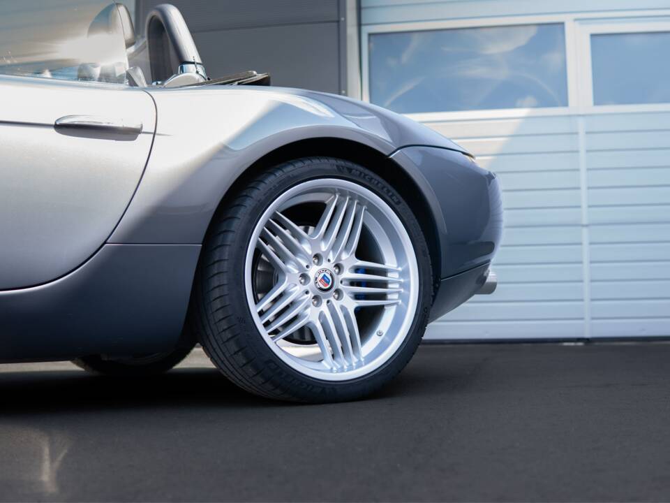 Image 13/32 of BMW Z8 (2001)