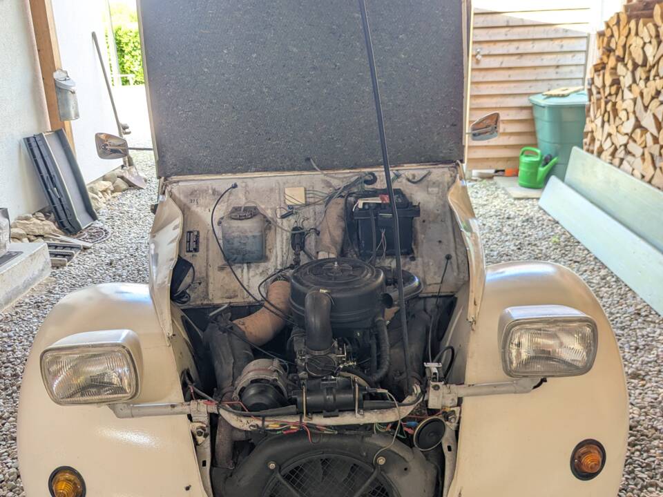 Image 5/28 de Citroën 2 CV 6 Club (1986)