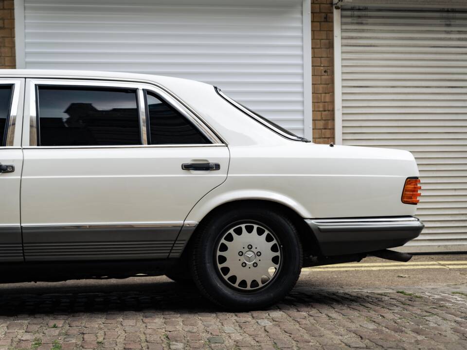 Image 9/50 of Mercedes-Benz 500 SEL (1984)