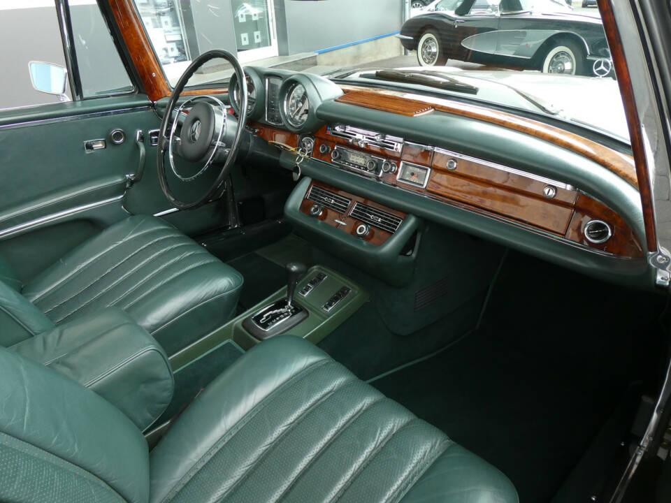 Image 12/31 of Mercedes-Benz 280 SE 3,5 (1970)