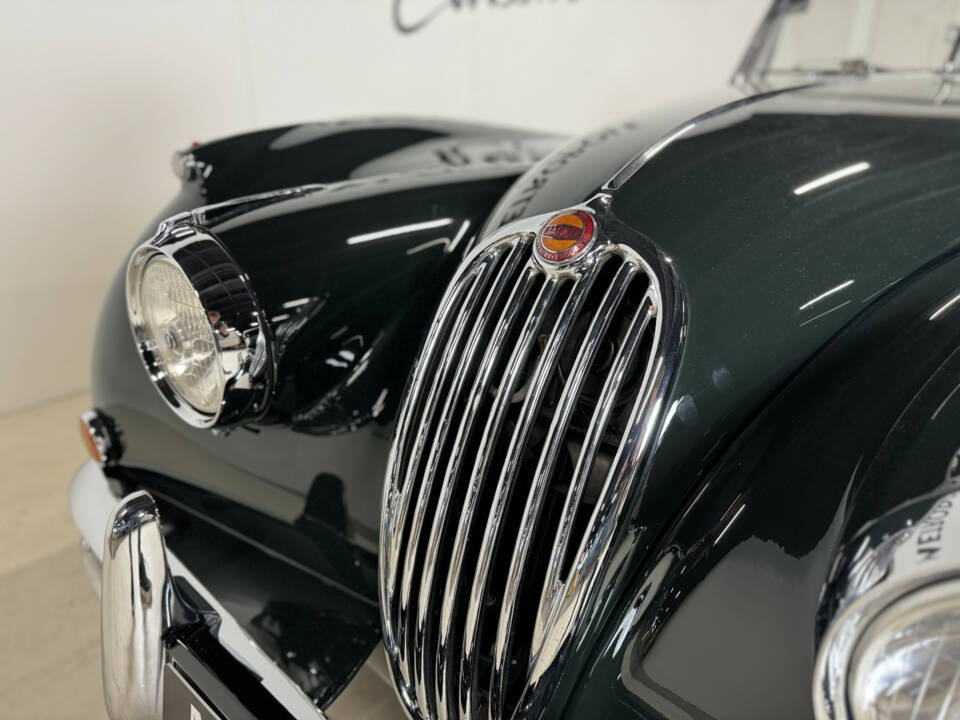 Immagine 16/29 di Jaguar XK 140 DHC (1955)