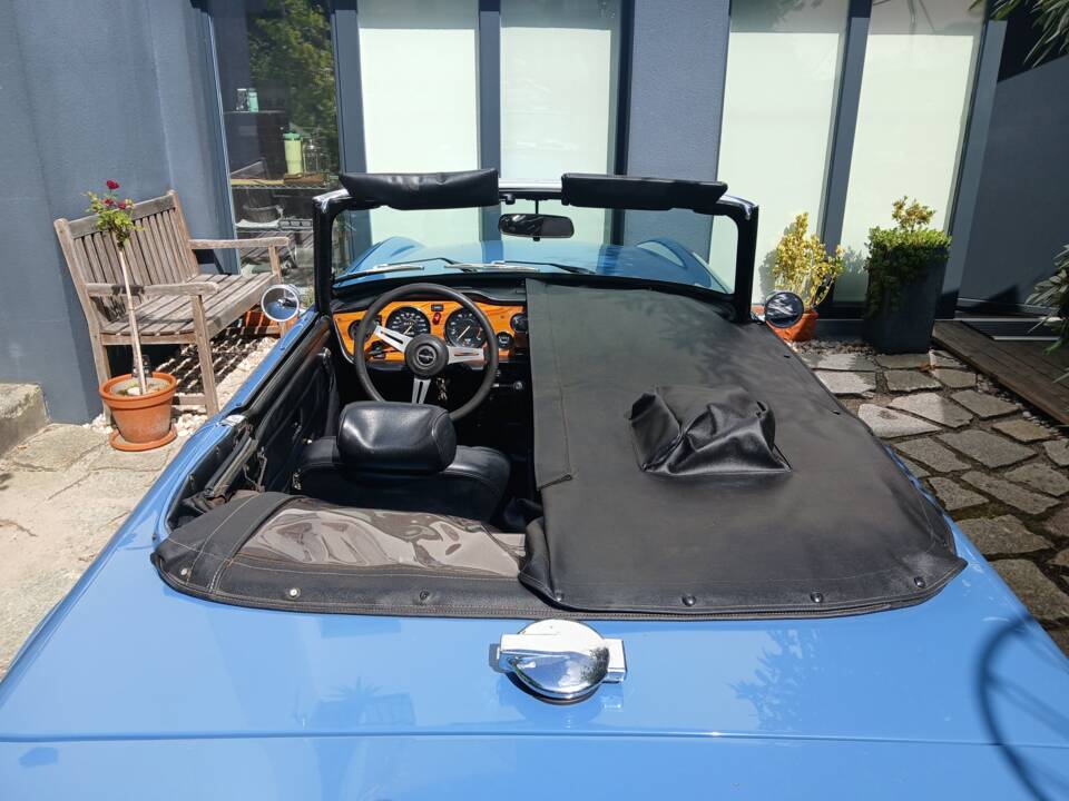 Image 13/51 of Triumph TR 6 (1975)