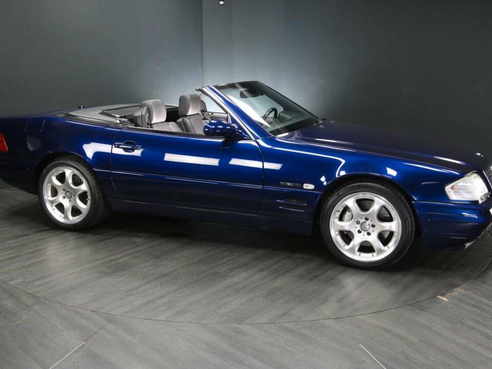 Image 13/49 of Mercedes-Benz SL 500 (2000)
