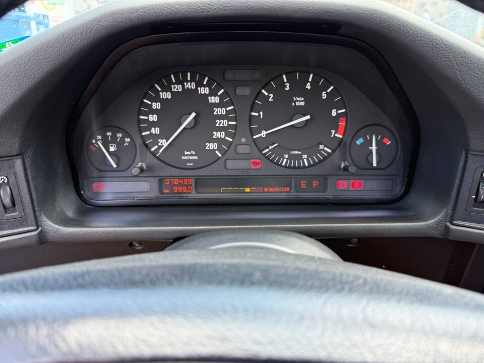 Bild 11/12 von BMW 525ix Touring (1995)