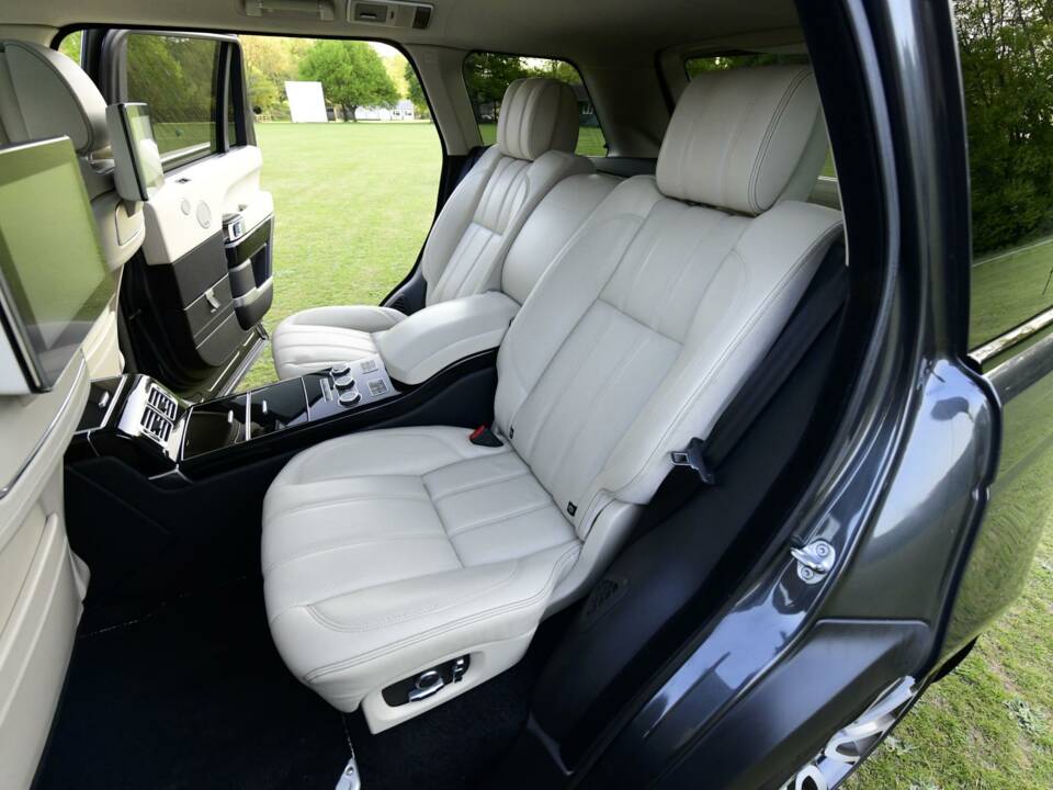Bild 37/50 von Land Rover Range Rover Autobiography SDV8 (2017)