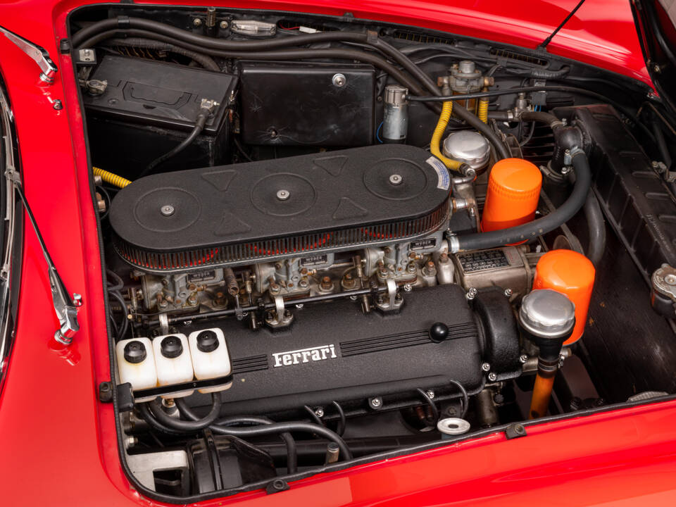Image 23/28 of Ferrari 275 GTS (1965)