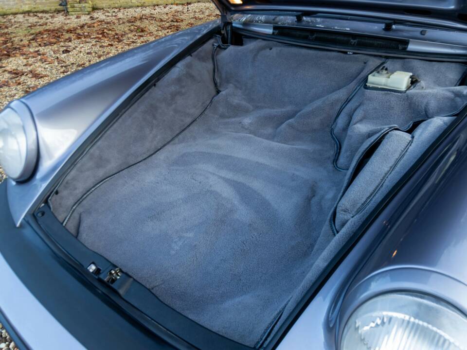 Immagine 36/50 di Porsche 911 Carrera 3.2 "25 years 911" (1988)