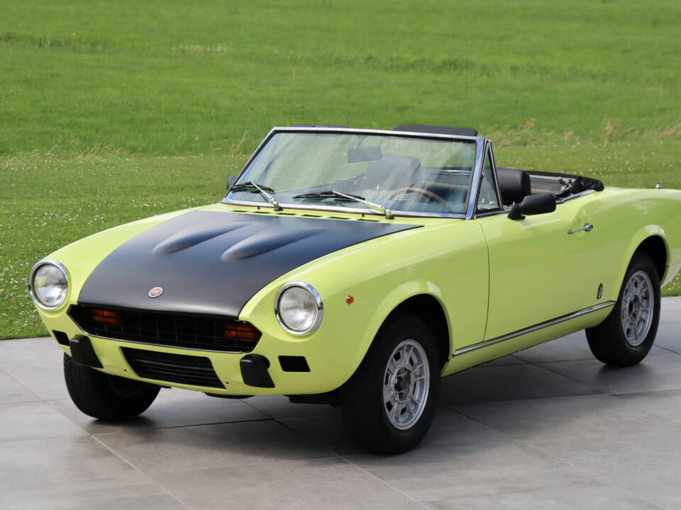 Immagine 6/50 di FIAT 124 Spider CS1 (1975)