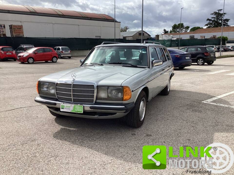 Image 1/10 of Mercedes-Benz 200 T (1985)