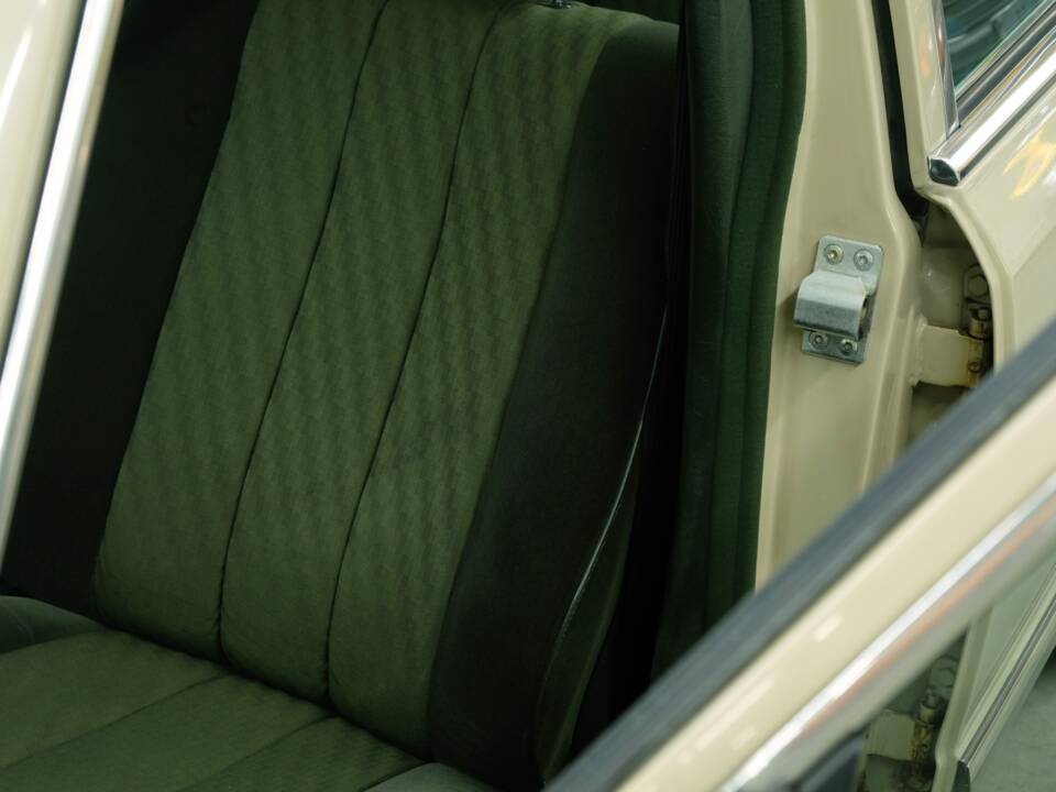 Bild 32/50 von Mercedes-Benz 280 SE (1984)