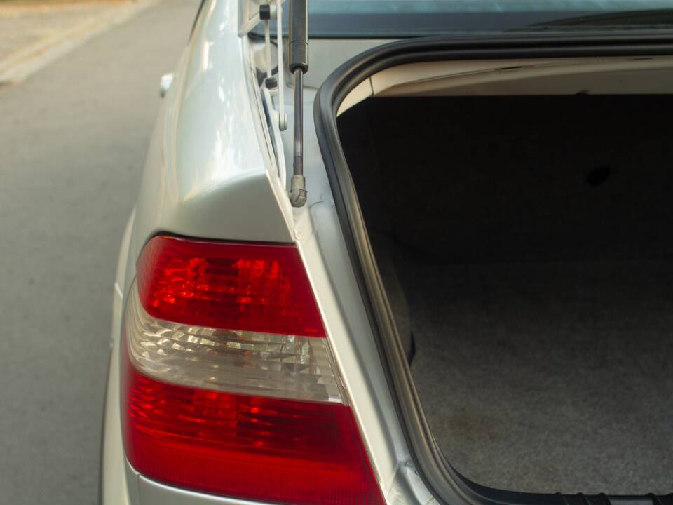Afbeelding 41/58 van BMW 330i (2002)