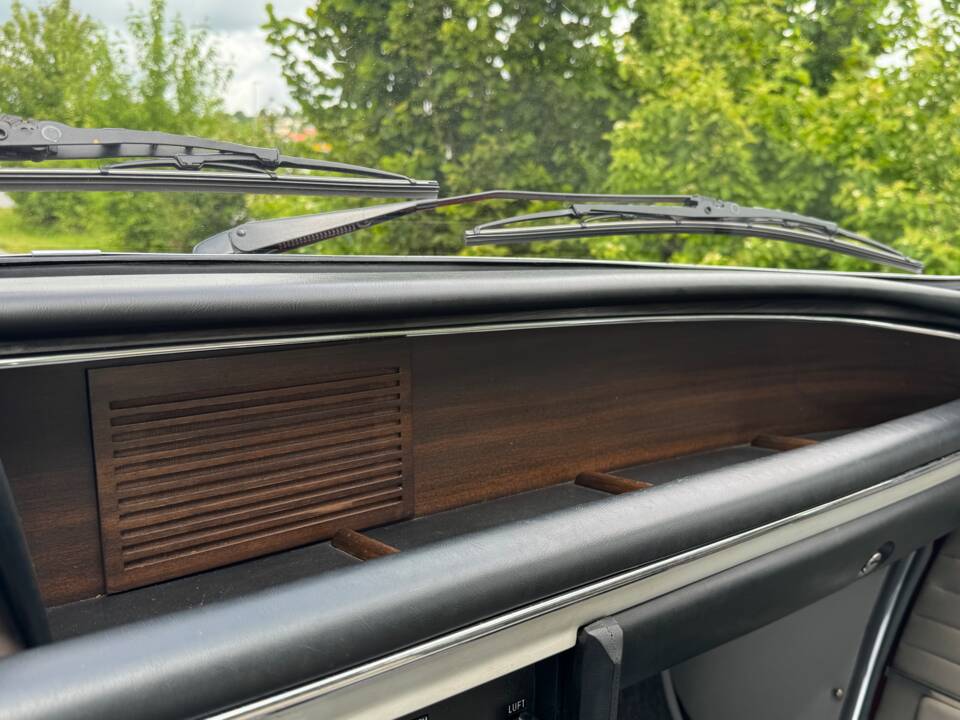 Image 33/73 of BMW 2,5 CS (1975)