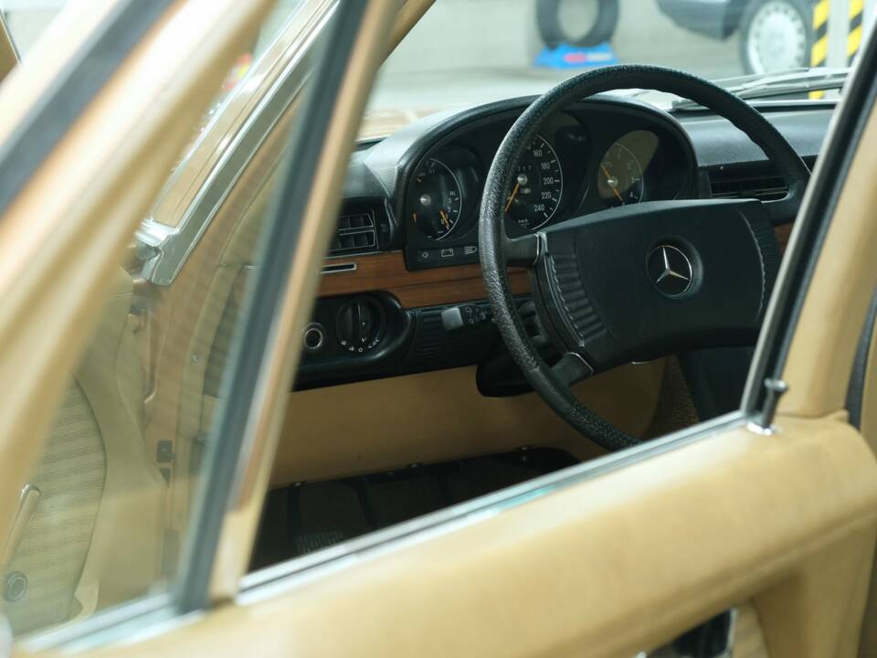 Image 22/50 de Mercedes-Benz 350 SE (1973)