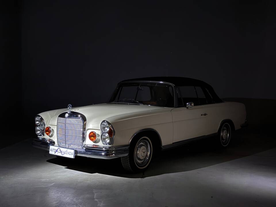 Afbeelding 10/36 van Mercedes-Benz 250 SE (1966)