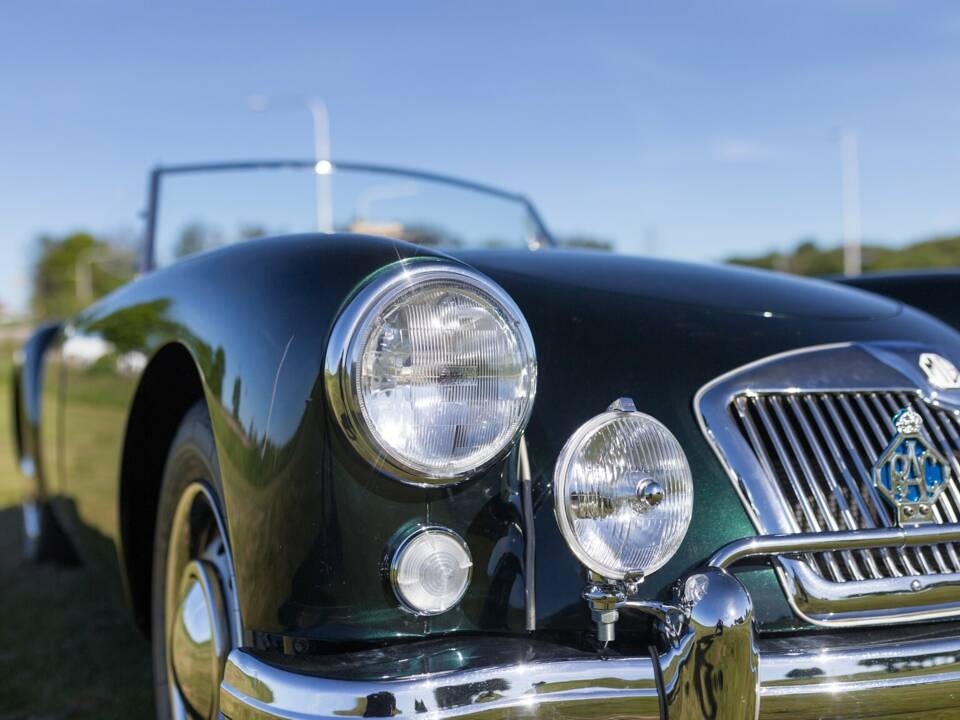 Image 8/38 of MG MGA 1500 (1958)