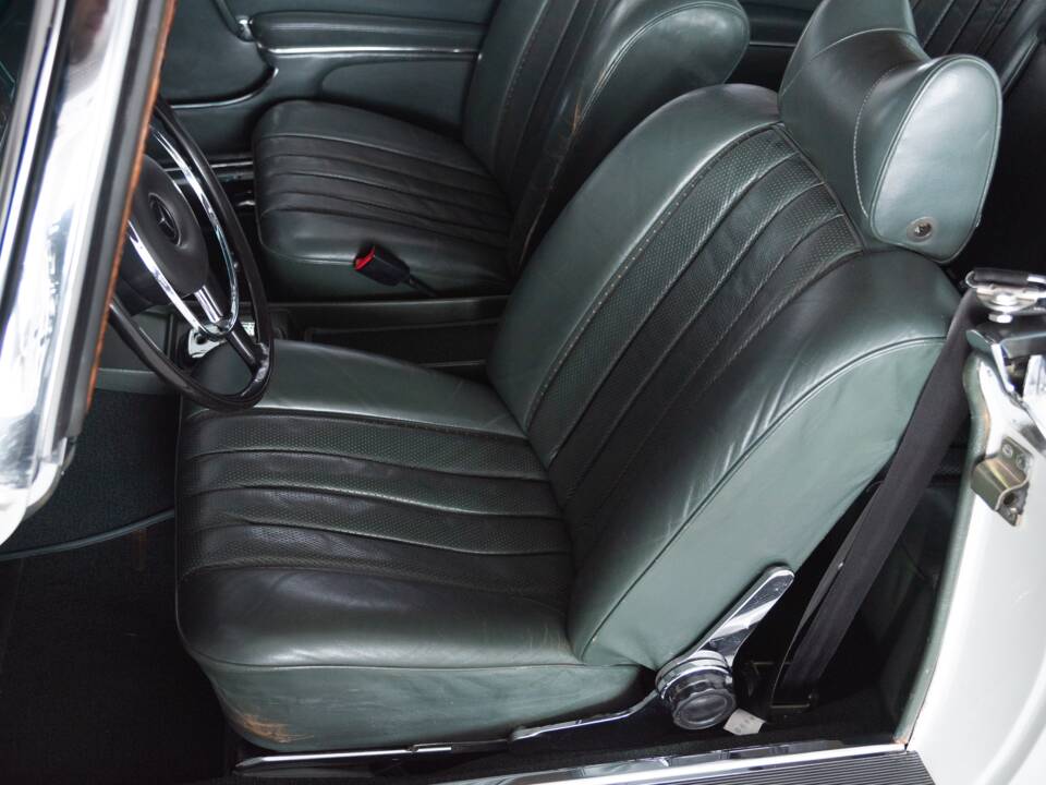Bild 27/39 von Mercedes-Benz 280 SE 3,5 (1970)