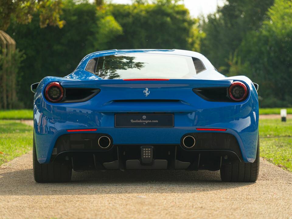 Bild 14/50 von Ferrari 488 GTB (2017)