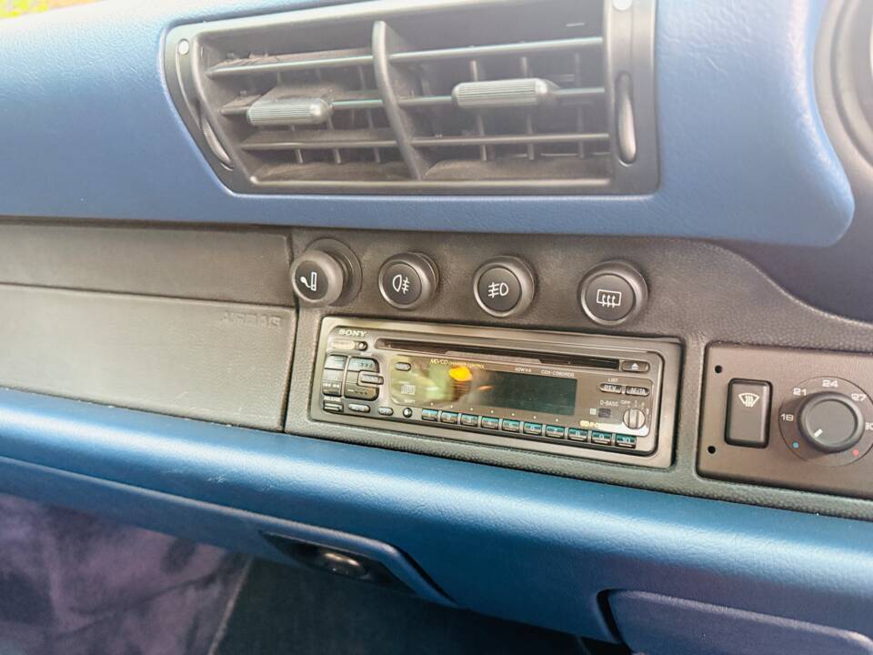 Image 19/27 of Porsche 911 Carrera S (1997)