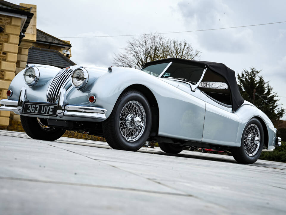 Image 6/13 of Jaguar XK 140 SE OTS (1956)