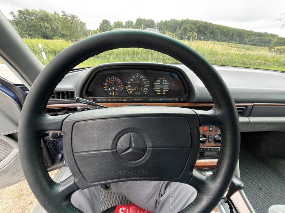 Image 13/20 of Mercedes-Benz 560 SEL (1988)