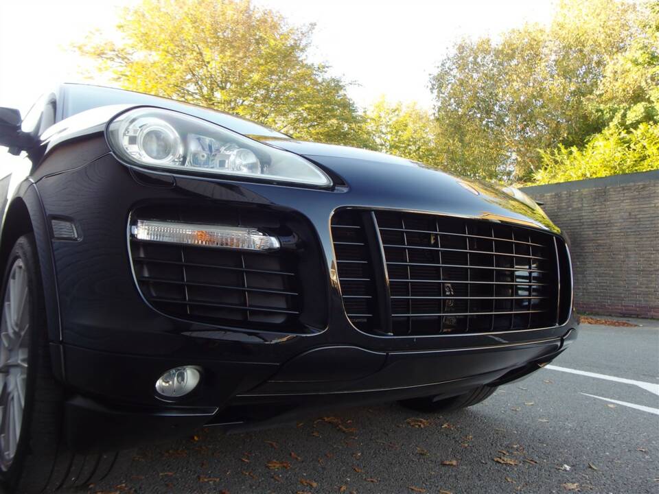 Image 12/100 of Porsche Cayenne GTS (2009)