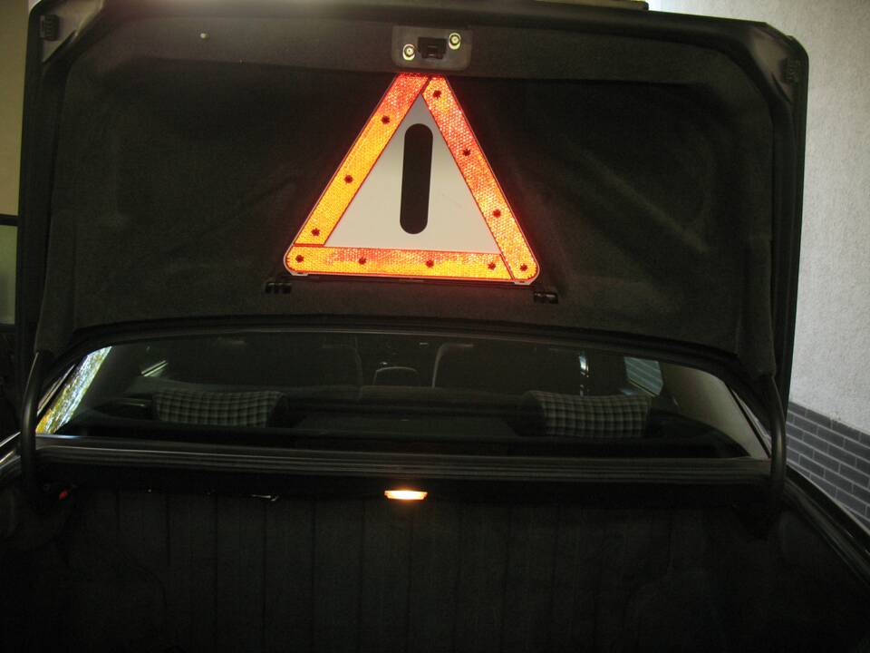 Bild 20/32 von Mercedes-Benz E 220 (1995)