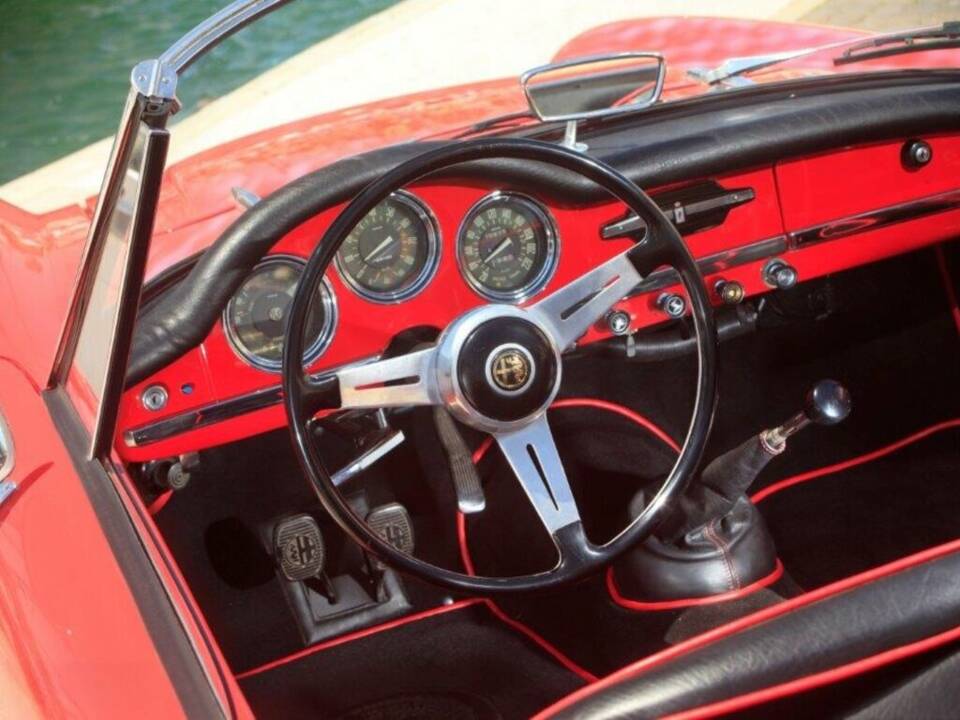 Afbeelding 2/8 van Alfa Romeo Giulia 1600 Spider (1964)