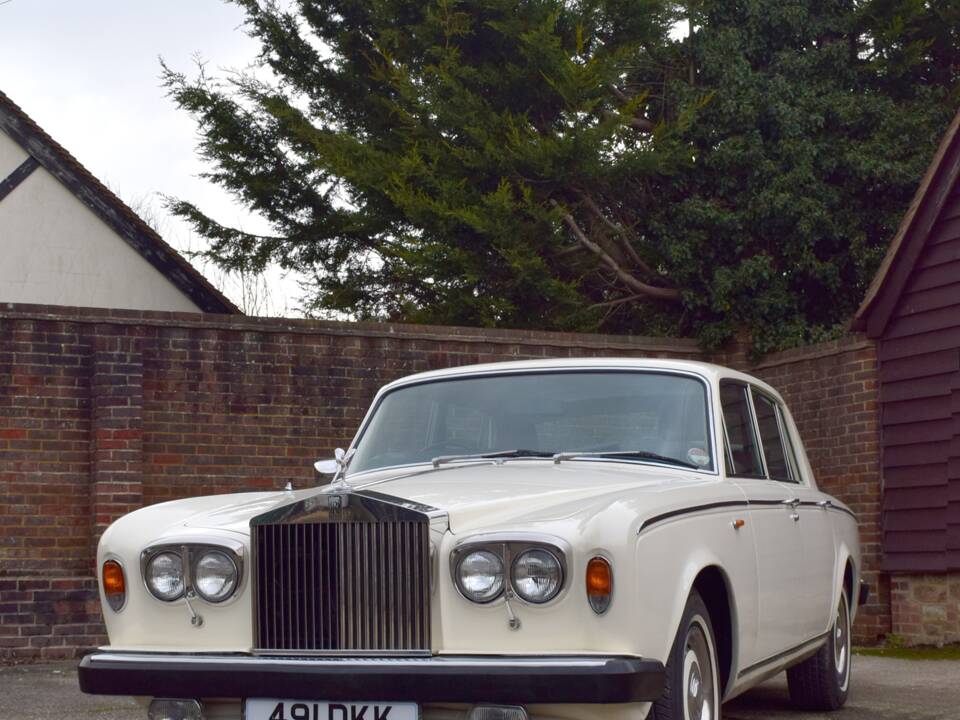 Image 18/50 of Rolls-Royce Silver Shadow II (1979)