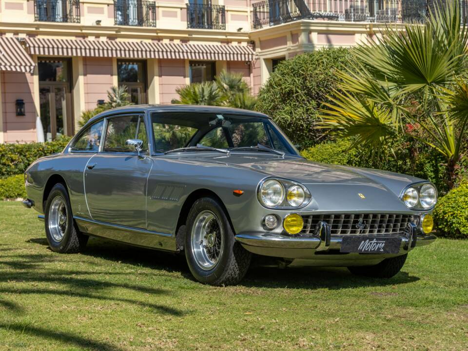 Imagen 2/47 de Ferrari 330 GT 2+2 (1964)