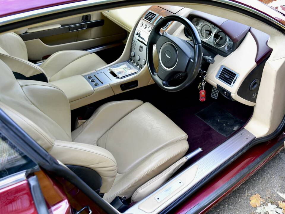 Bild 40/50 von Aston Martin DB 9 (2005)