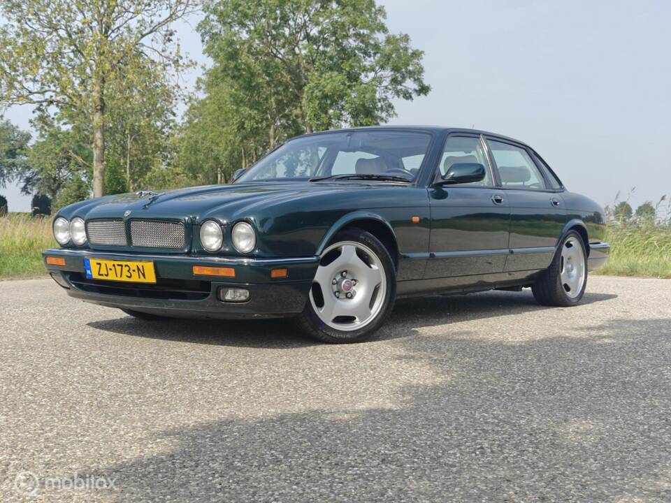 Image 3/50 of Jaguar XJR 4.0 Supercharged (1996)