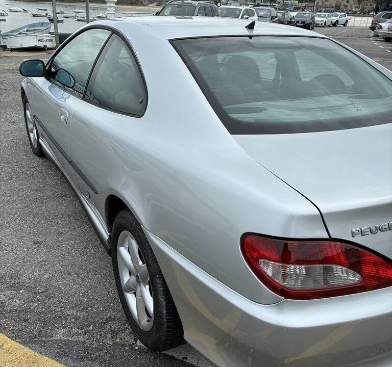 Imagen 7/8 de Peugeot 406 Coupé 3.0 V6 (1998)