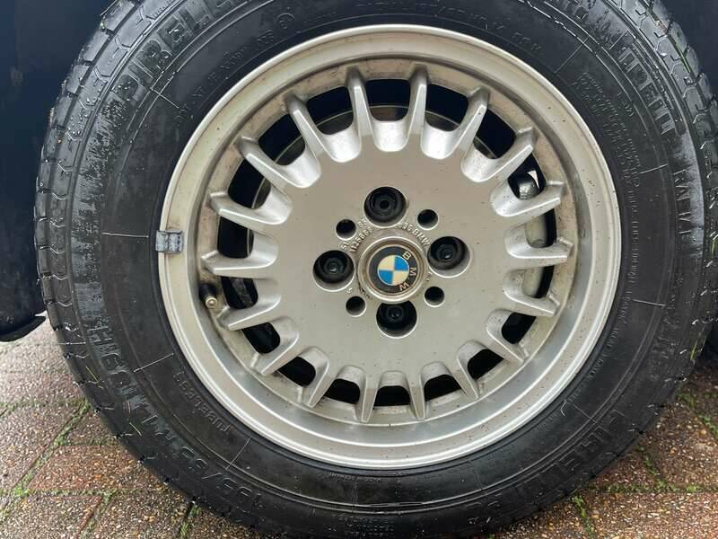Immagine 40/50 di BMW 320i (1986)
