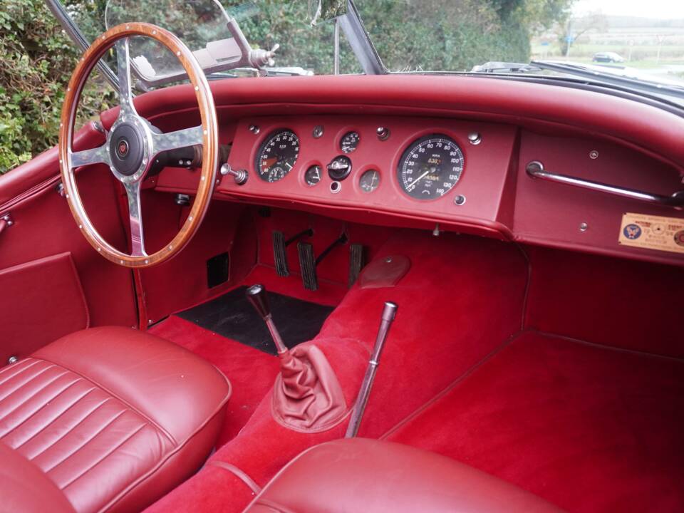 Image 11/19 of Jaguar XK 120 OTS (1952)