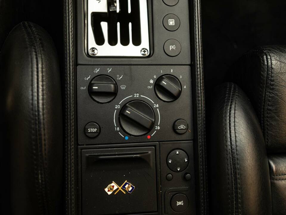 Immagine 25/33 di Ferrari F 355 Berlinetta (1995)