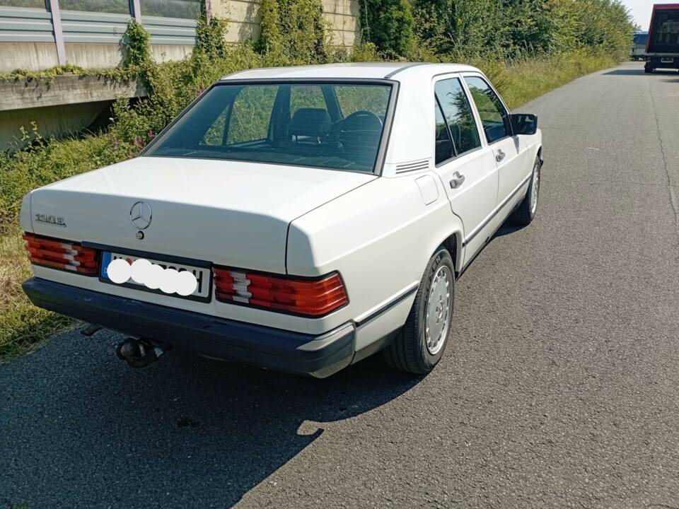 Bild 8/16 von Mercedes-Benz 190 E (1984)