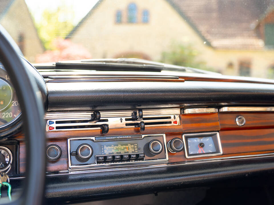 Bild 46/56 von Mercedes-Benz 280 SE (1968)