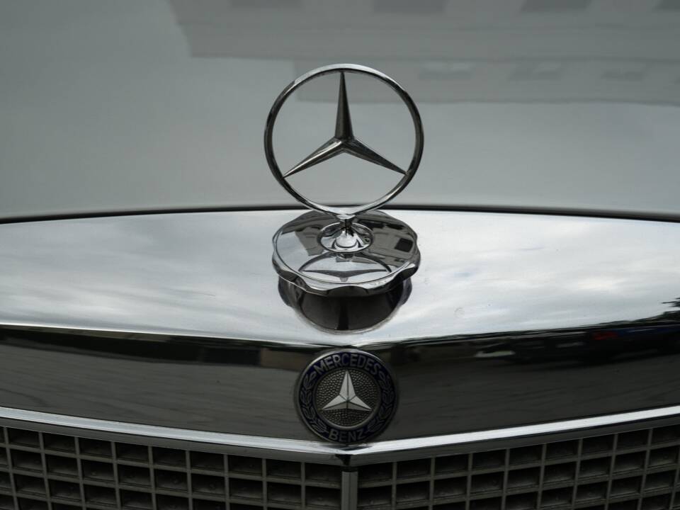 Image 38/95 of Mercedes-Benz 280 SE 3,5 (1970)