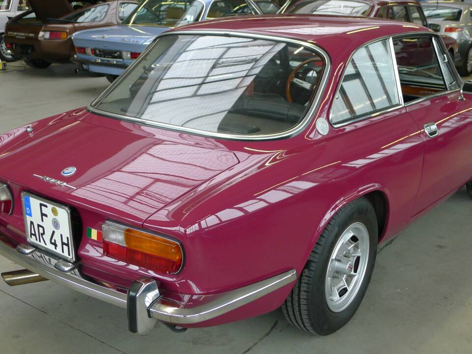 Bild 26/36 von Alfa Romeo 2000 GT Veloce (1975)