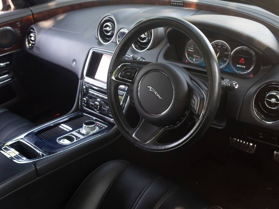 Immagine 6/37 di Jaguar XJ 5.0 (2011)
