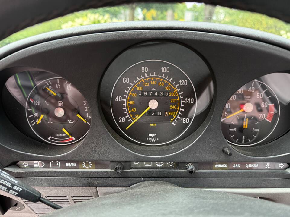 Image 14/30 of Mercedes-Benz 560 SL (1987)