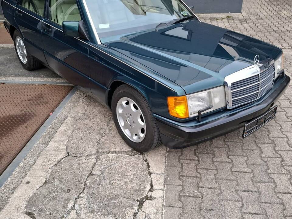 Obraz 4/8 pojazdu Mercedes-Benz 190 E 2.3 (1993)