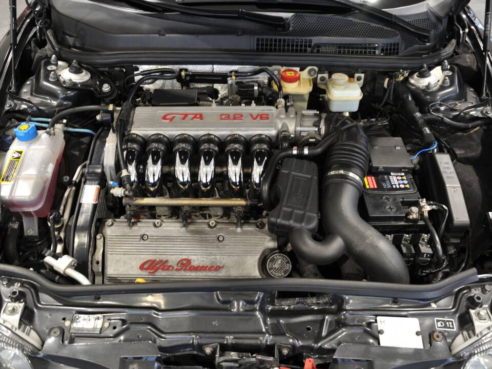 Image 5/27 of Alfa Romeo 147 3.2 GTA (2002)