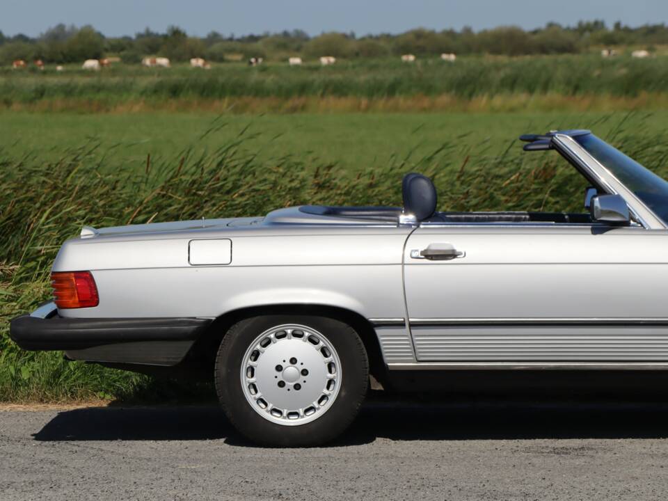 Image 24/50 de Mercedes-Benz 560 SL (1988)