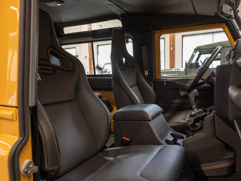 Image 25/47 of Land Rover Defender 90 Works V8 (2013)