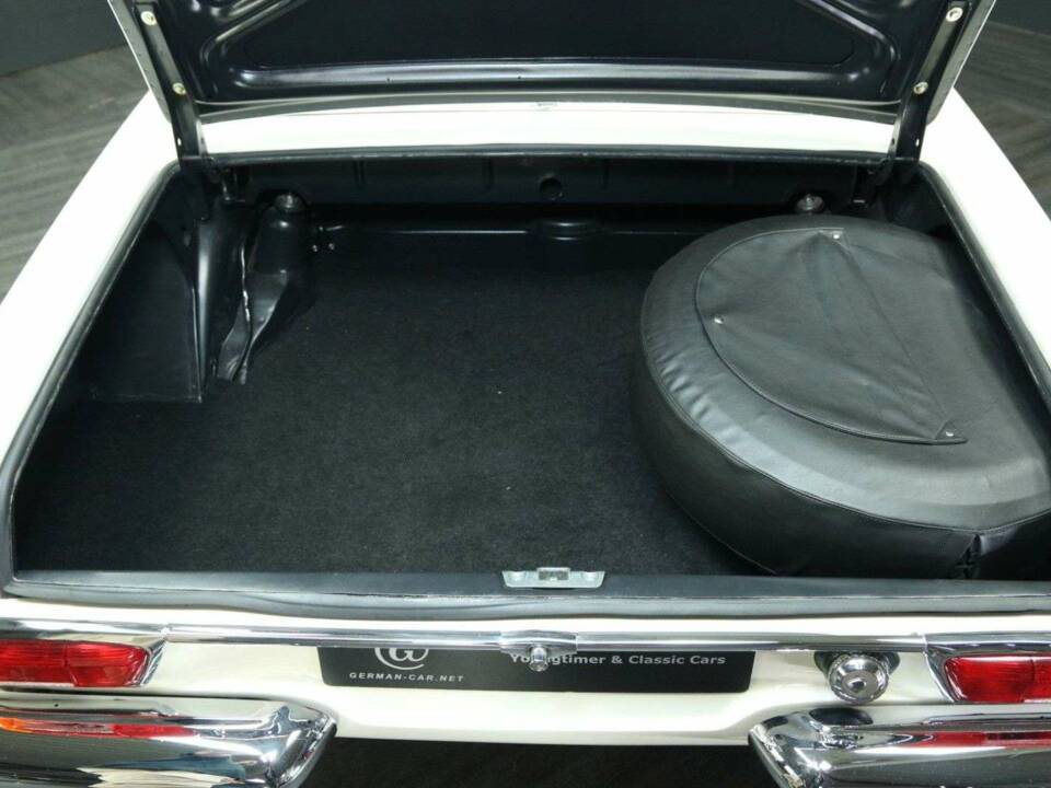 Image 31/50 of Mercedes-Benz 230 SL (1965)